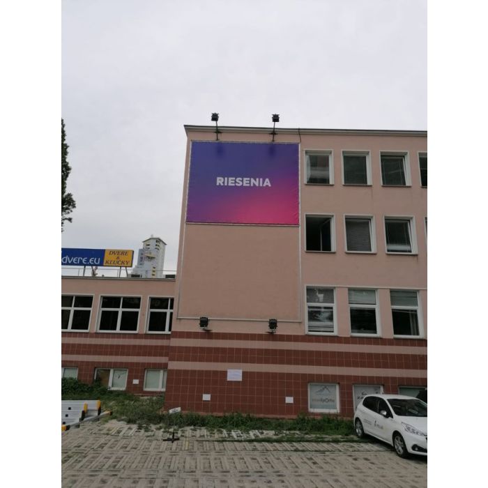 tlač a montáž banneru pre riesenia.com