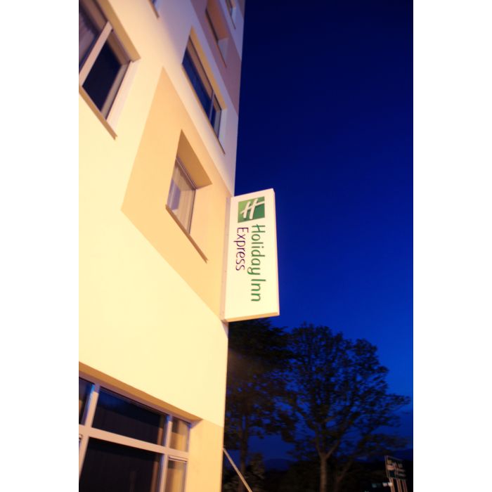 Priečny reklamný panel