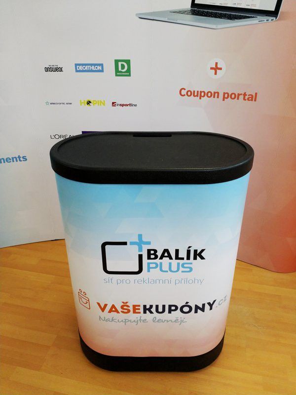 pult pre pop up stenu