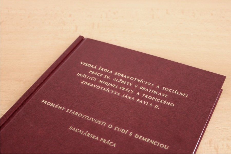 diplomovka bordové dosky so zlatým písmom