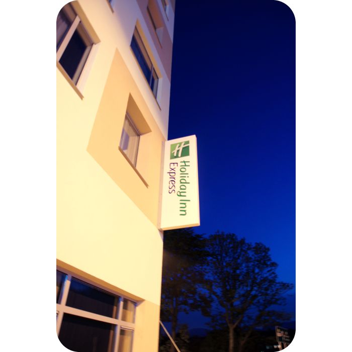Priečny reklamný panel