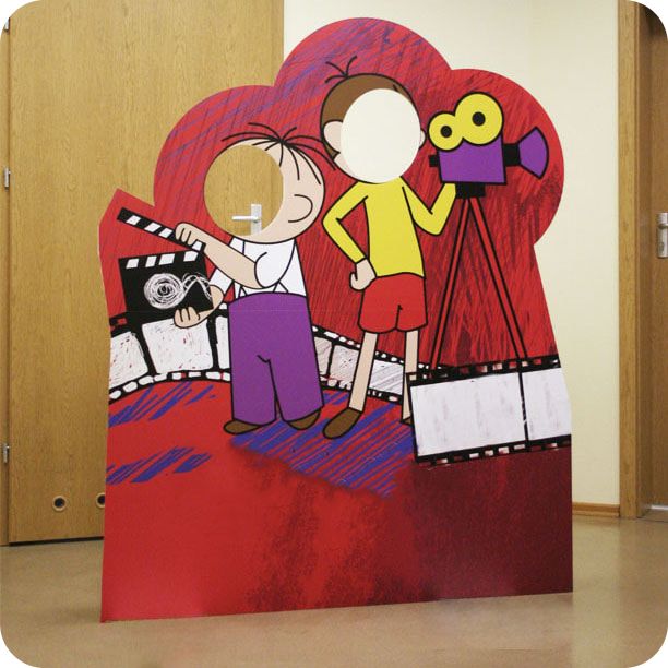 Kartonova fotostena s vyrezom na tvár