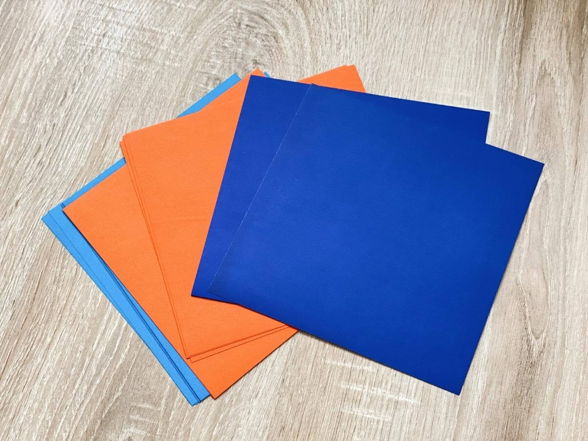 Origami papier v tvare štvorca.